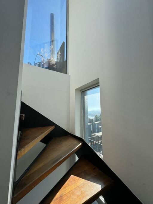 Hermoso Duplex En Cerro Alegre Con Vista Al Mar Y Cerros