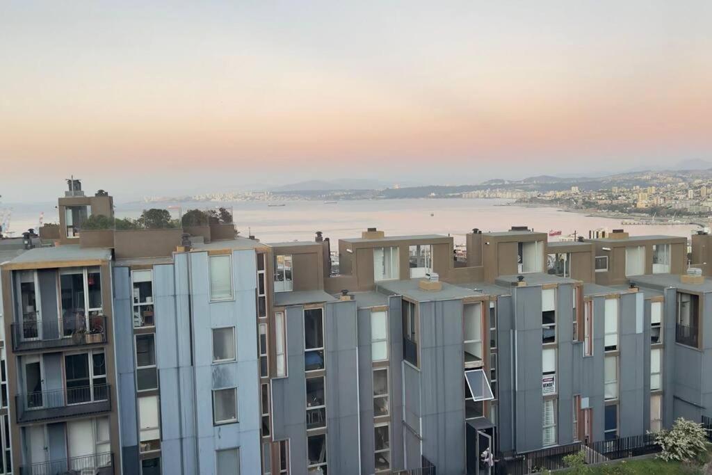 Apartamento Hermoso Duplex En Cerro Alegre Con Vista Al Mar Y Cerros *