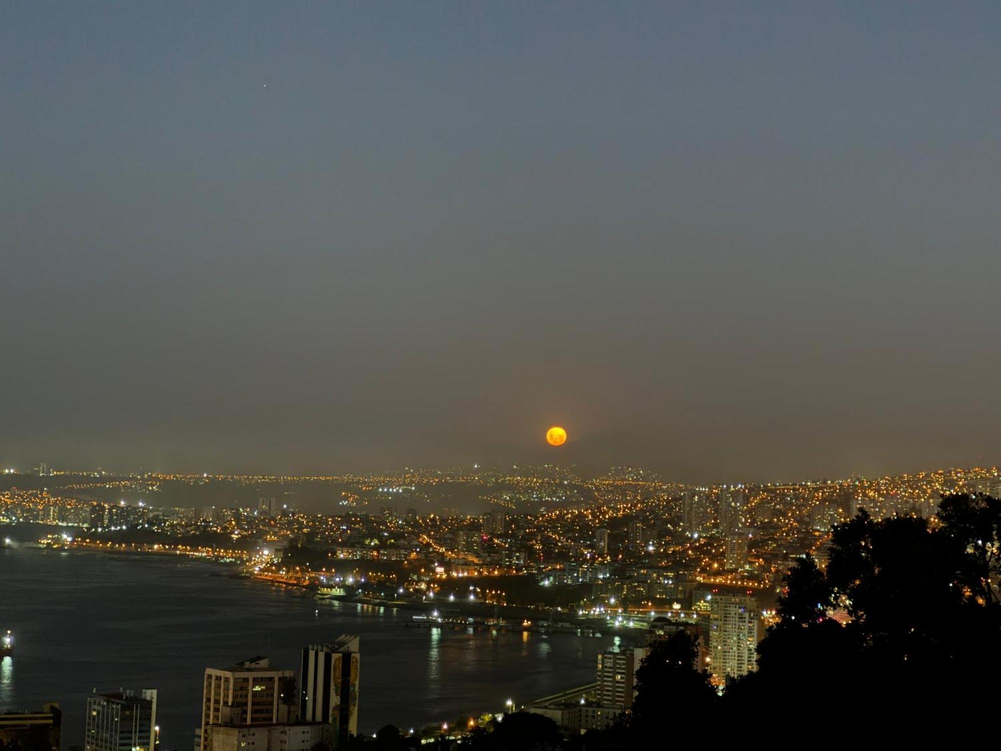 Hermoso Duplex En Cerro Alegre Con Vista Al Mar Y Cerros Appartement