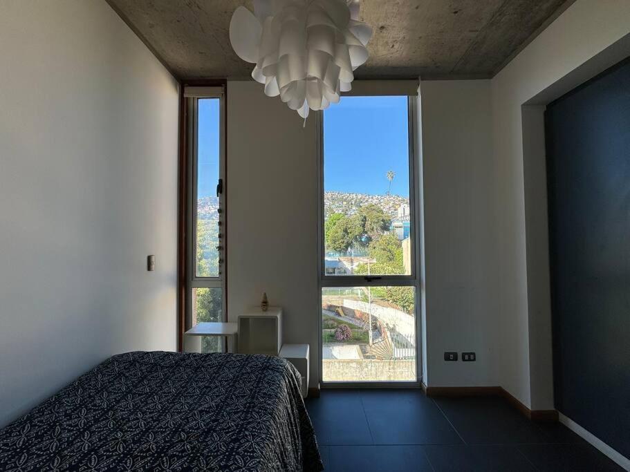 Hermoso Duplex En Cerro Alegre Con Vista Al Mar Y Cerros *