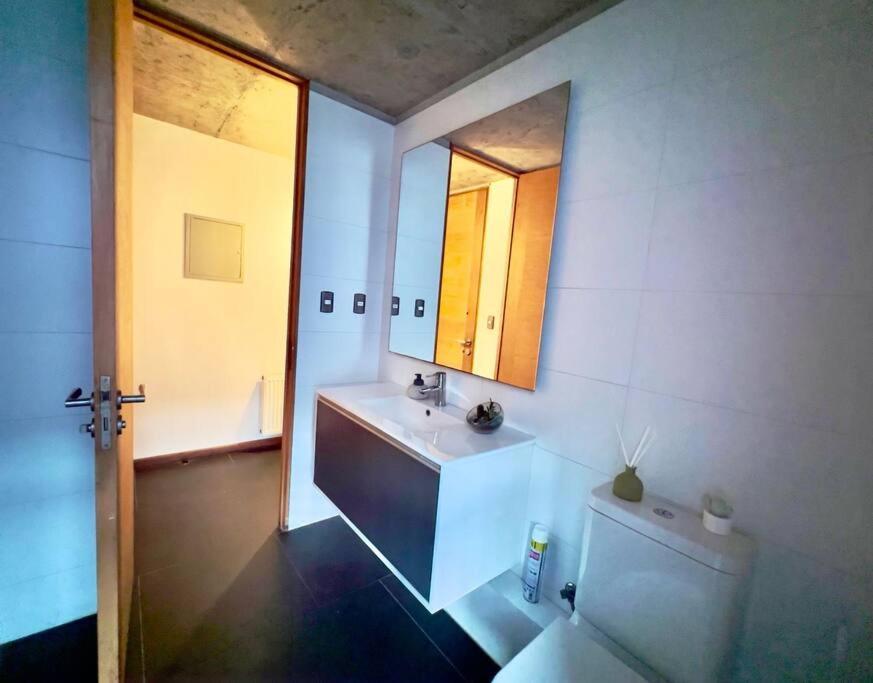 Hermoso Duplex En Cerro Alegre Con Vista Al Mar Y Cerros Appartamento *